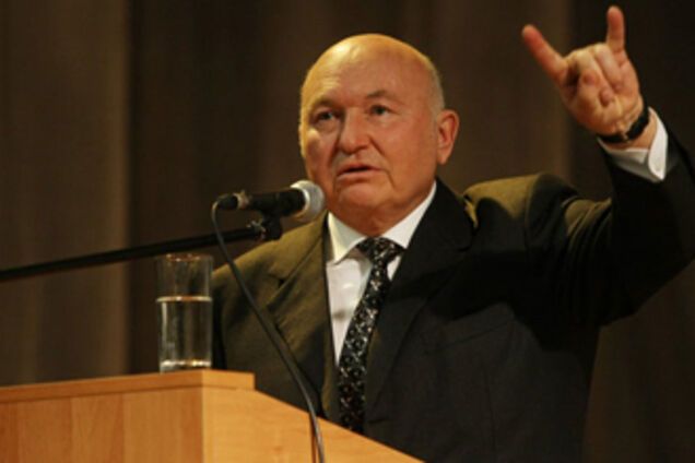 Проблемы Москвы Лужкова не касаются - мэр в отпуске