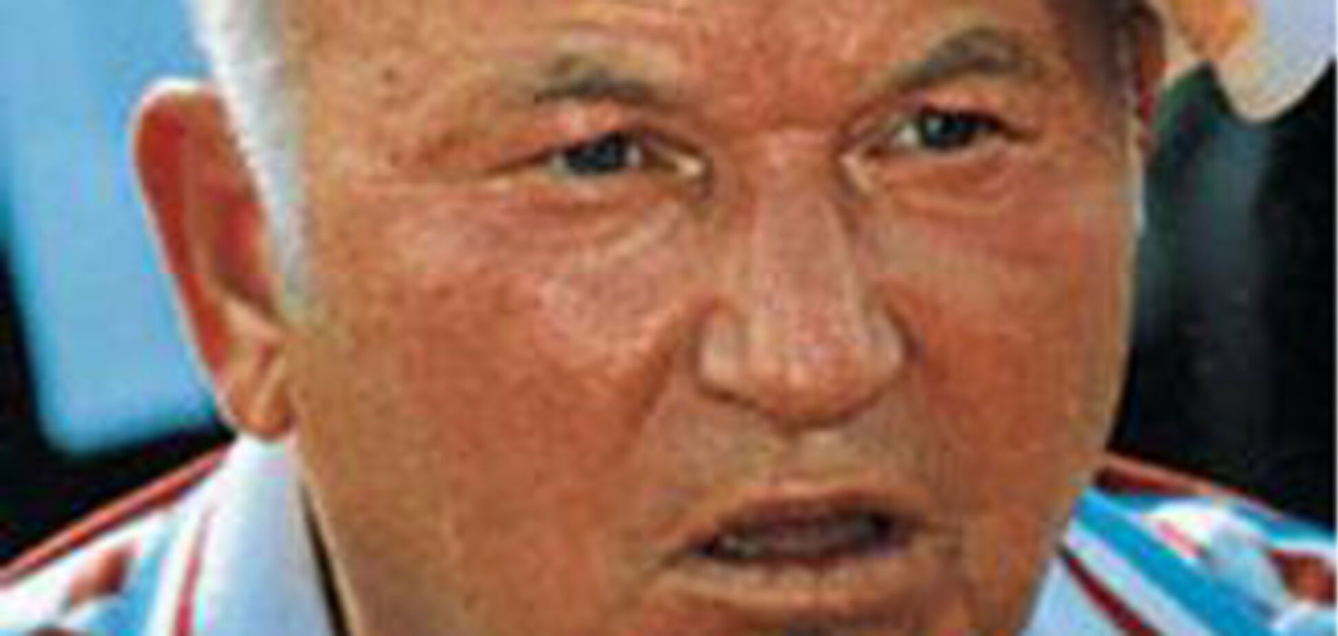 Лужков решил вернуться в задымленную Москву