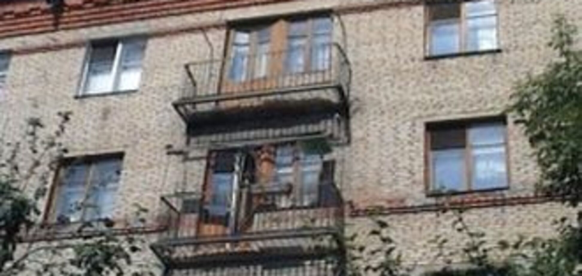 Кримські рятувальники визволили жінку з туалету