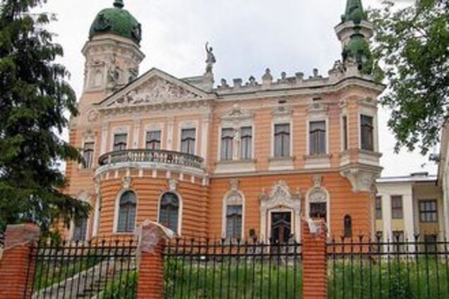 Из Львовского музея украли 40 старинных книг и рукописей