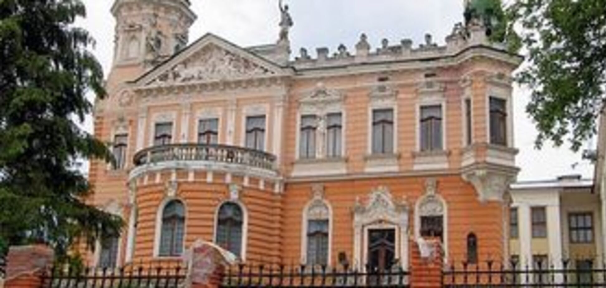Из Львовского музея украли 40 старинных книг и рукописей
