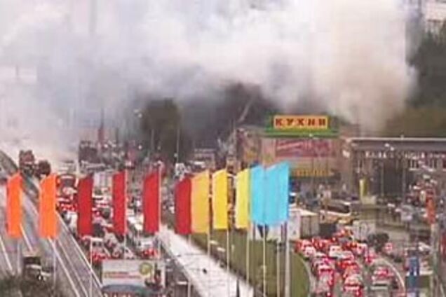 У Москві горить магазин: в приміщенні можуть бути люди