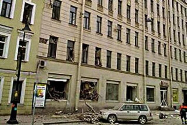 З обрушився в Петербурзі будинку вибралися три людини