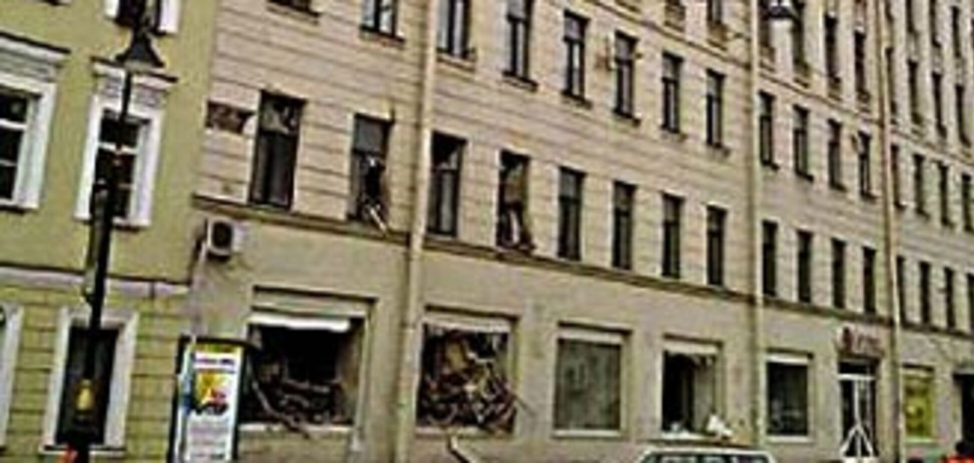 З обрушився в Петербурзі будинку вибралися три людини