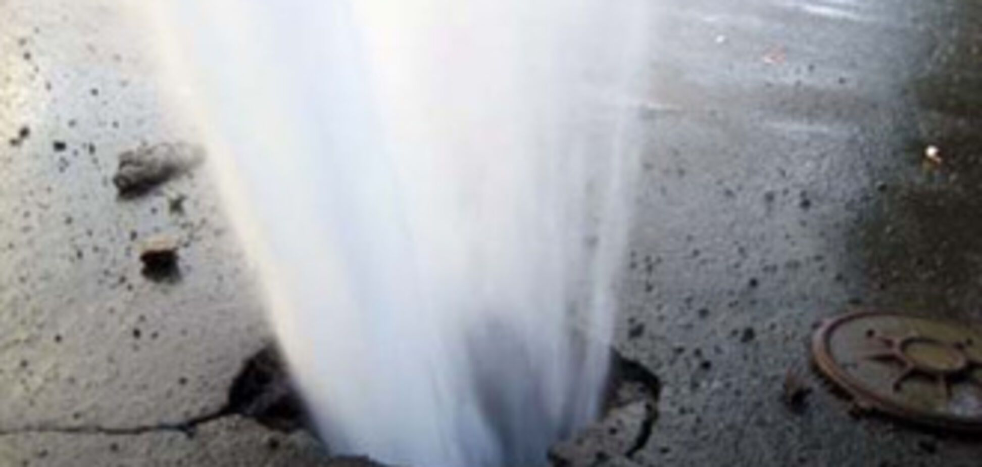 На Прикарпатье из-под земли вытекает газ