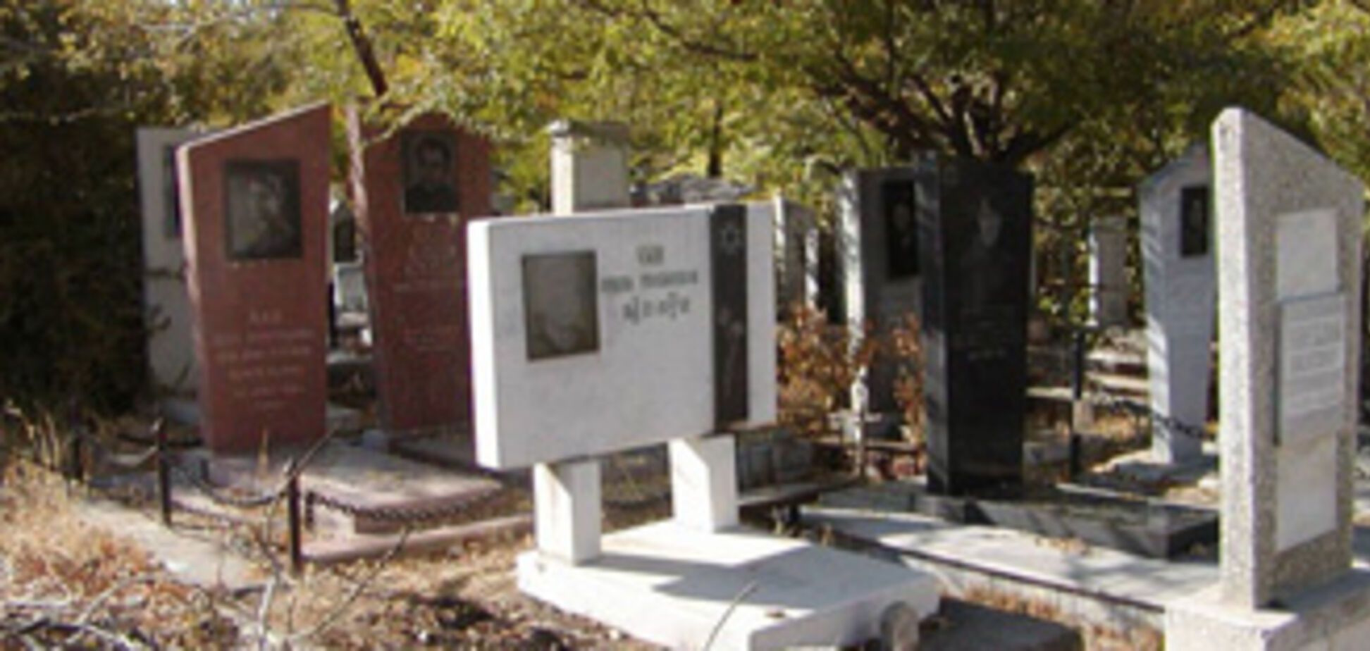 В Севастополе алкоголик забыл на кладбище 3-летнюю дочь