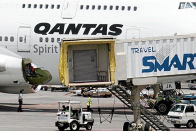 В мусорном баке аэропорта нашли новорожденного