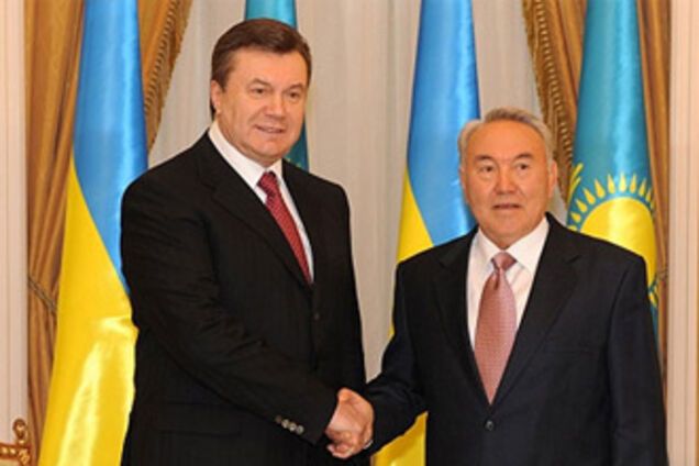 Янукович покликав Назарбаєва в космос