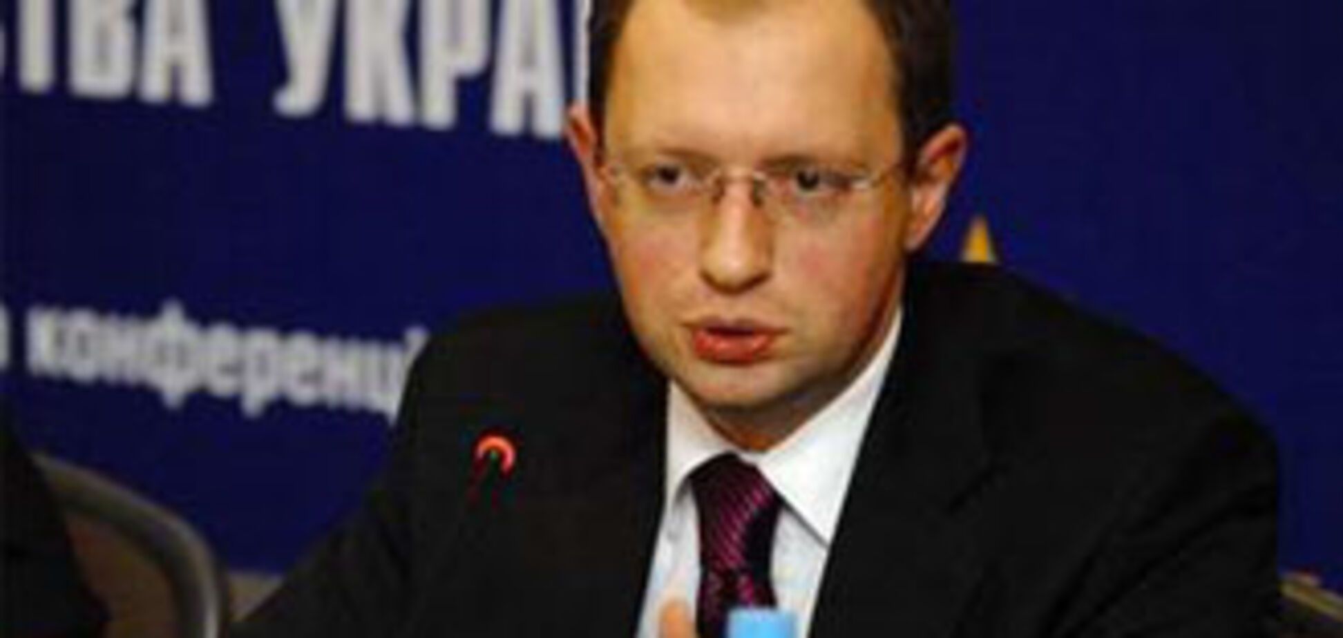 Яценюк поставит членство в партии на договорную основу
