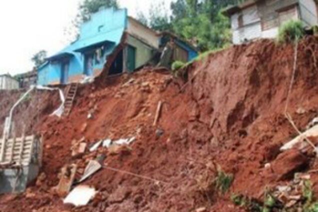 Зсув у Китаї накрив більше 70 людей