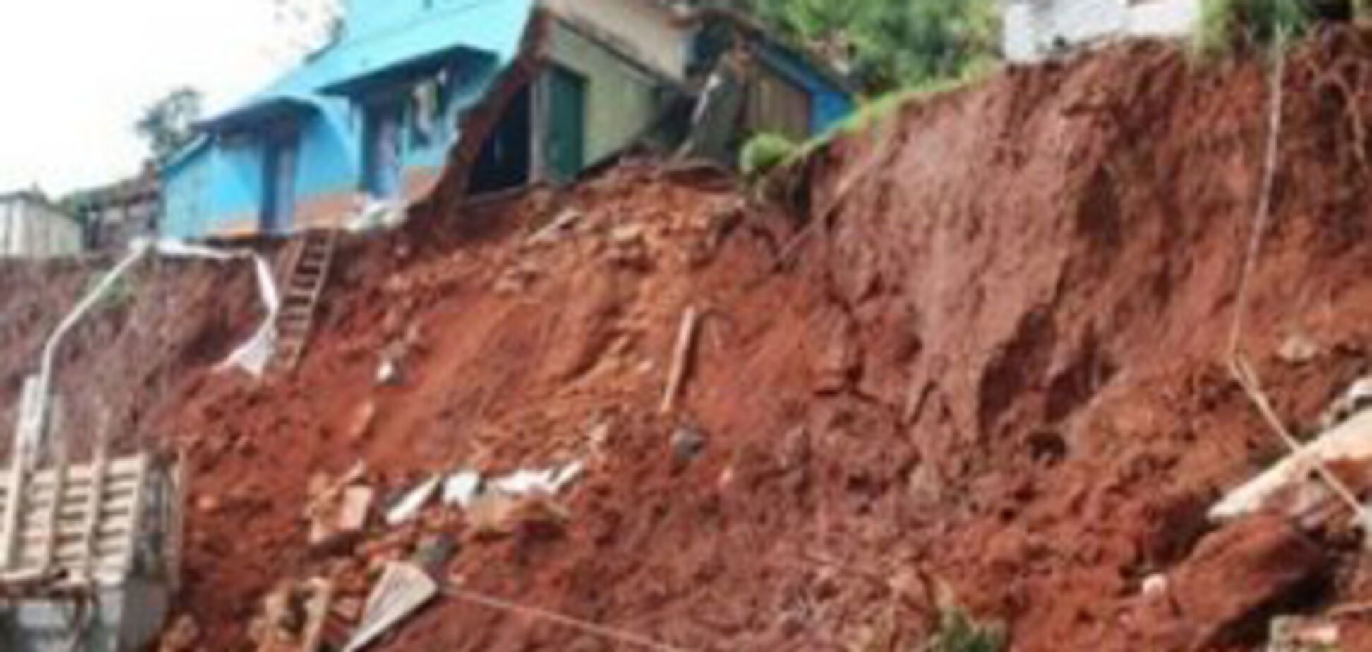 Зсув у Китаї накрив більше 70 людей