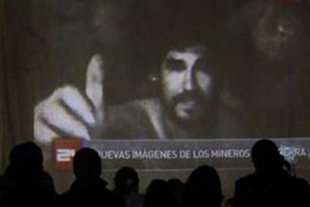 Чилийских шахтеров покормили рисом с фрикадельками