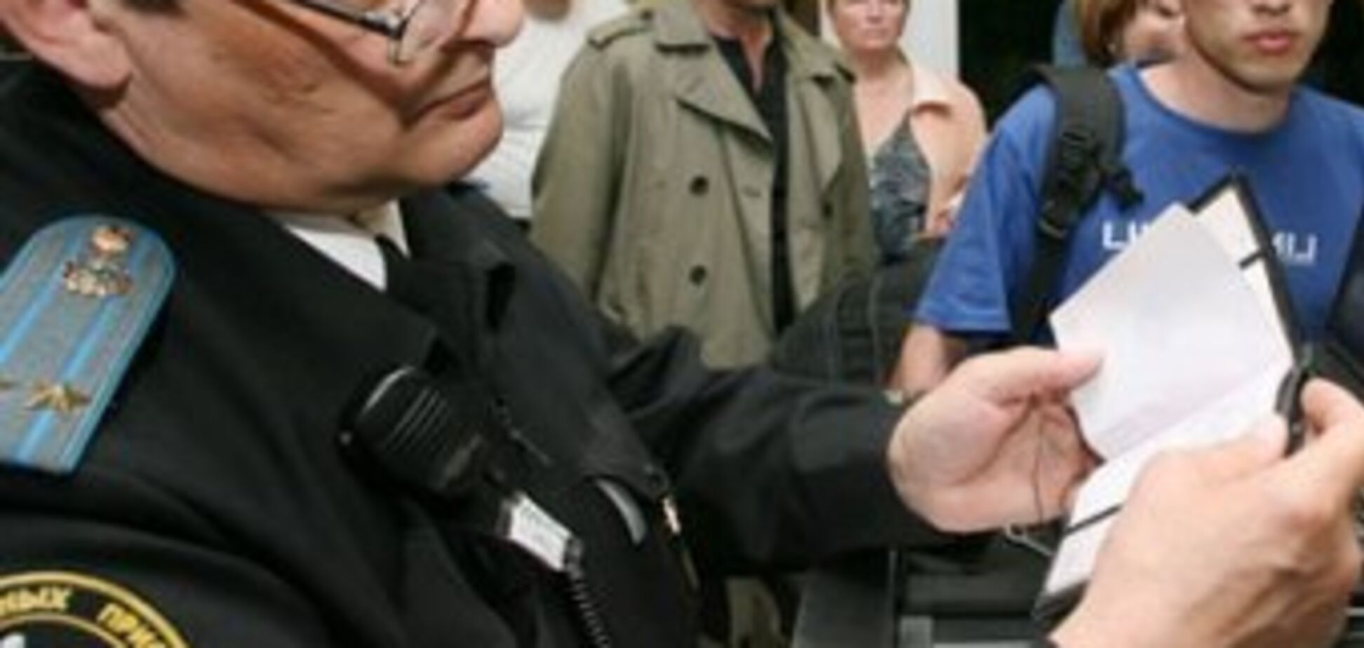 Телефонних боржників перестали пускати за кордон