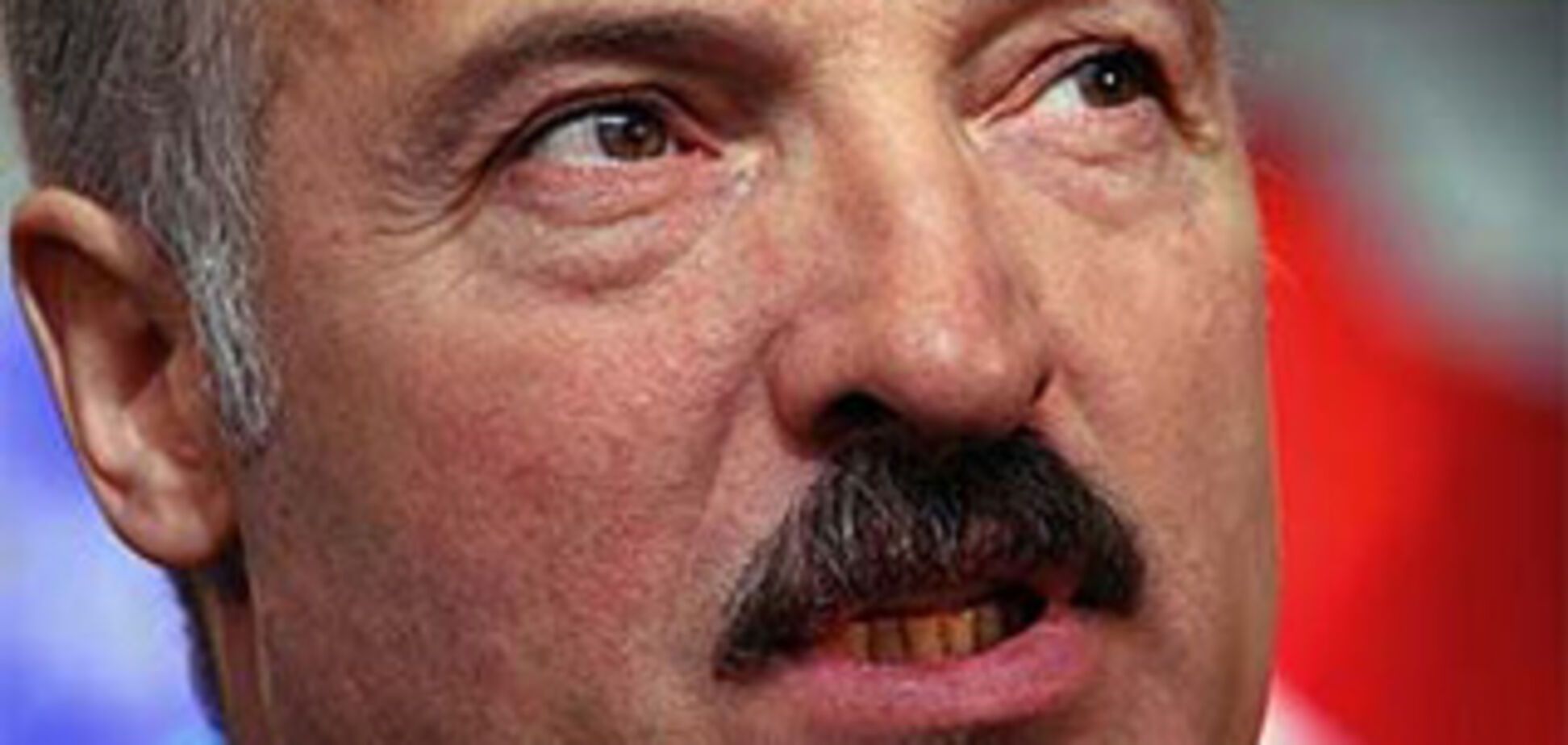 Лукашенко изменил дату своего рождения