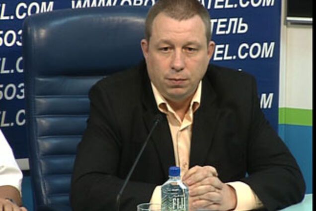 Водители ВР, Кабмина и «скорой» подрабатывают таксистами