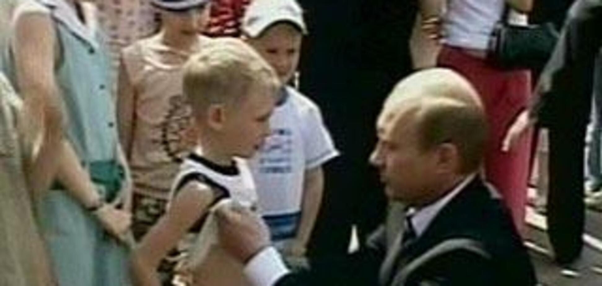 Так сейчас выглядит мальчик,которого Путин поцеловал в живот