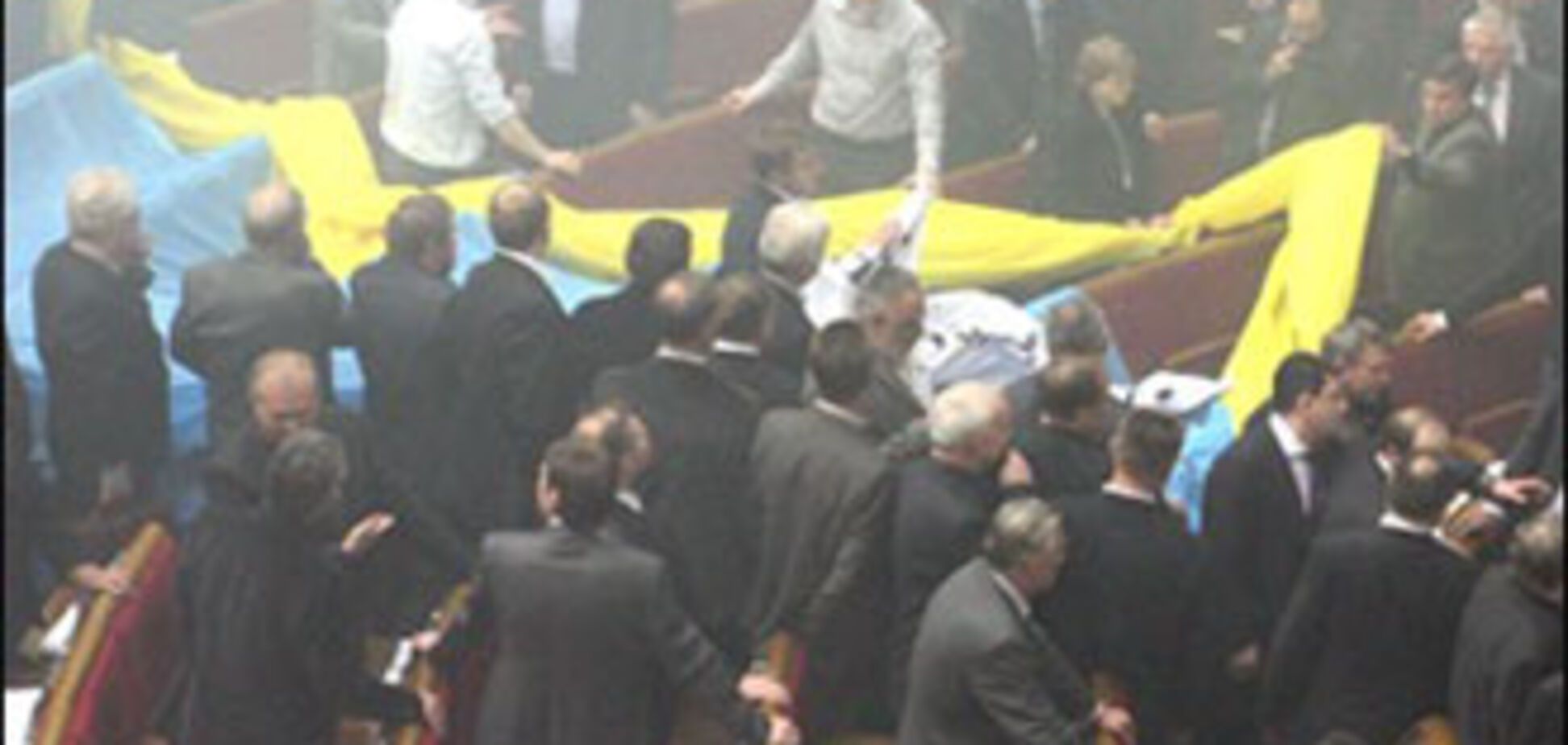 Янукович покинул Раду