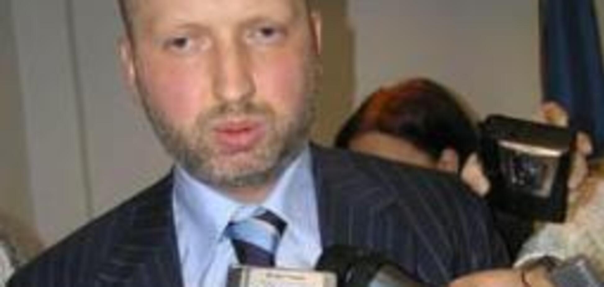 Турчинов ездит на машине с номером 7777