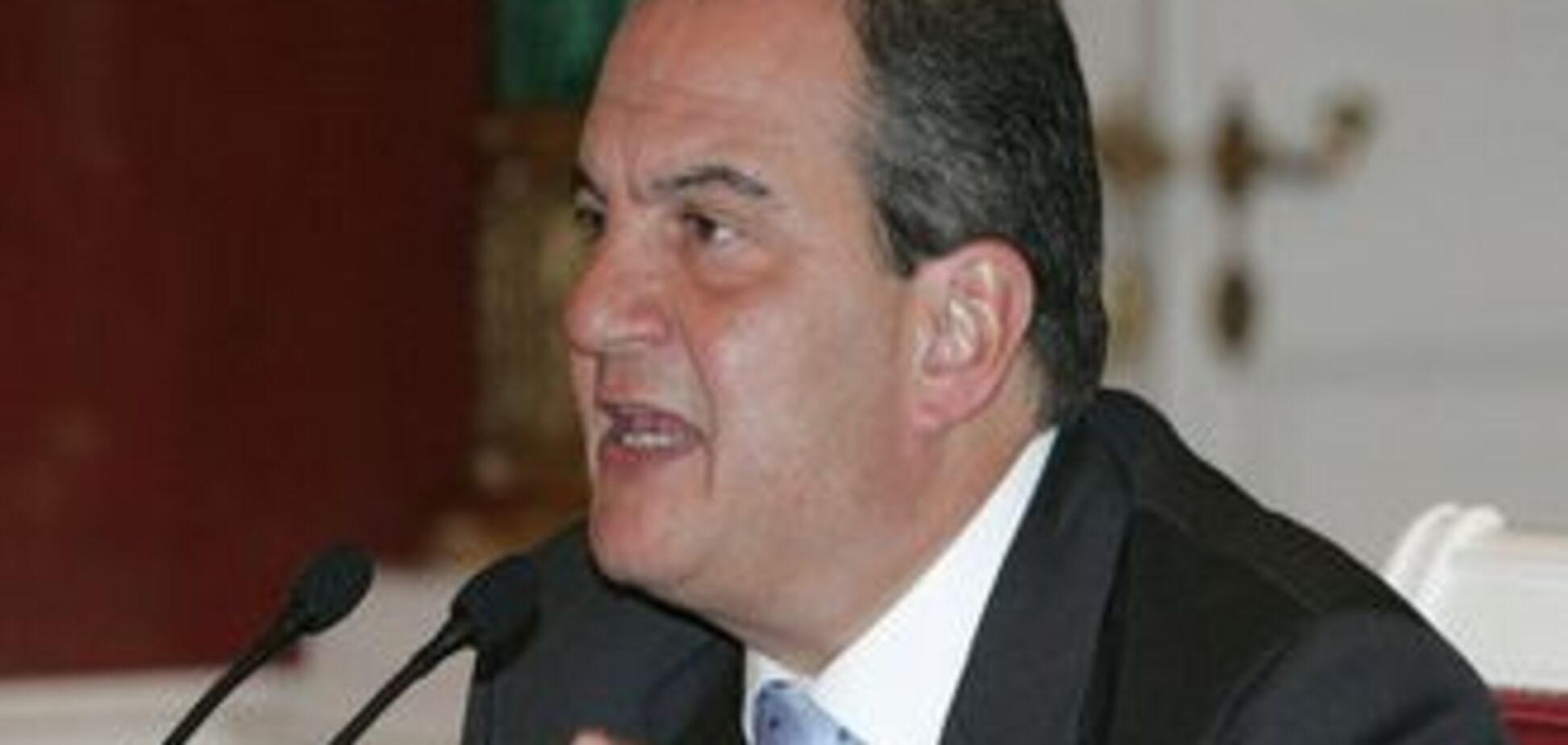 Экс-премьера допросят по делу о коррупции