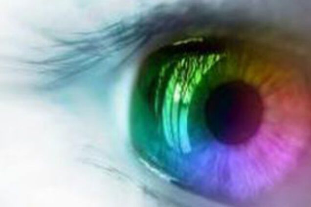 Мужчины интуитивно выбирают женщин по цвету глаз