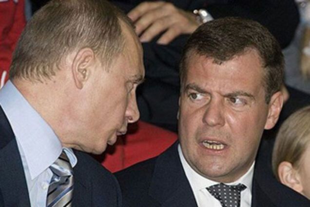 СМИ: Путин в три раза влиятельнее Медведева