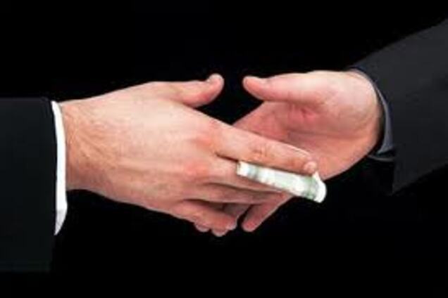 На хабарі з опором і втечею попався 'разрешитель'