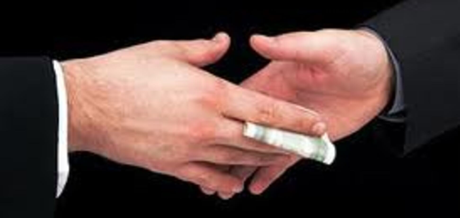 На хабарі з опором і втечею попався 'разрешитель'