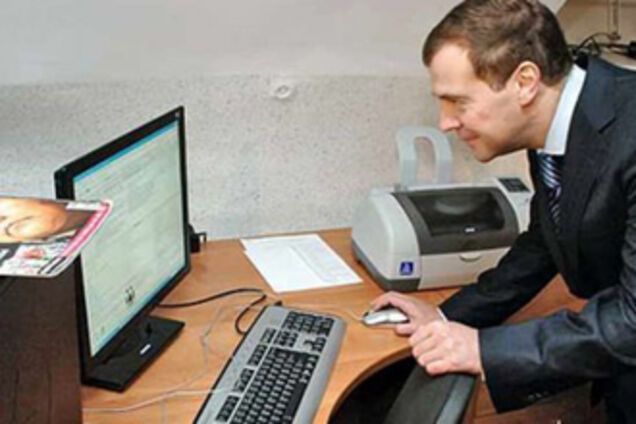 Медведєв опустив комп'ютерних чайників нижче плінтуса