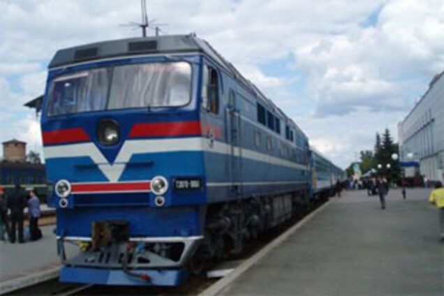 В Донбассе поезд врезался в цистерну. ФОТО