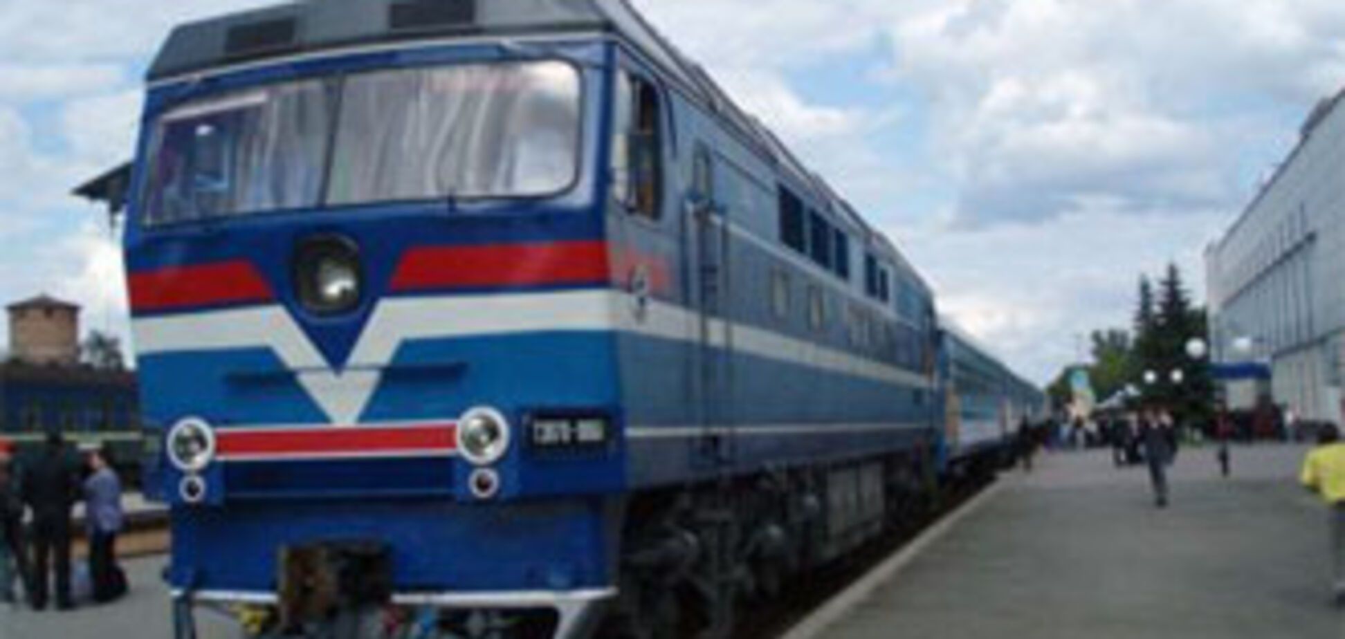 В Донбассе поезд врезался в цистерну. ФОТО
