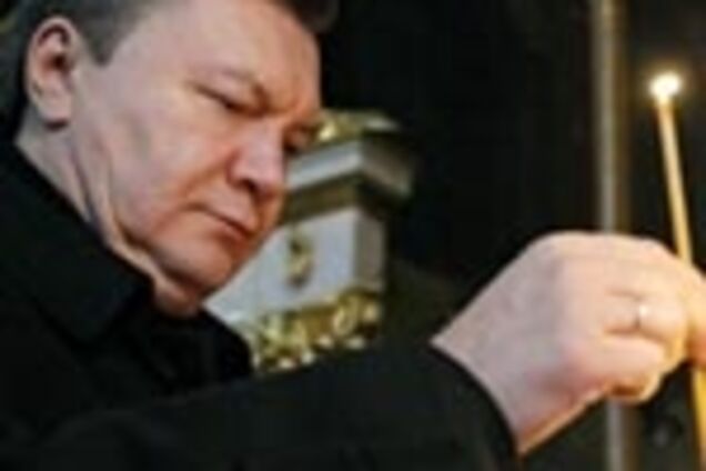 Янукович дал китайцам почитать Евангелие