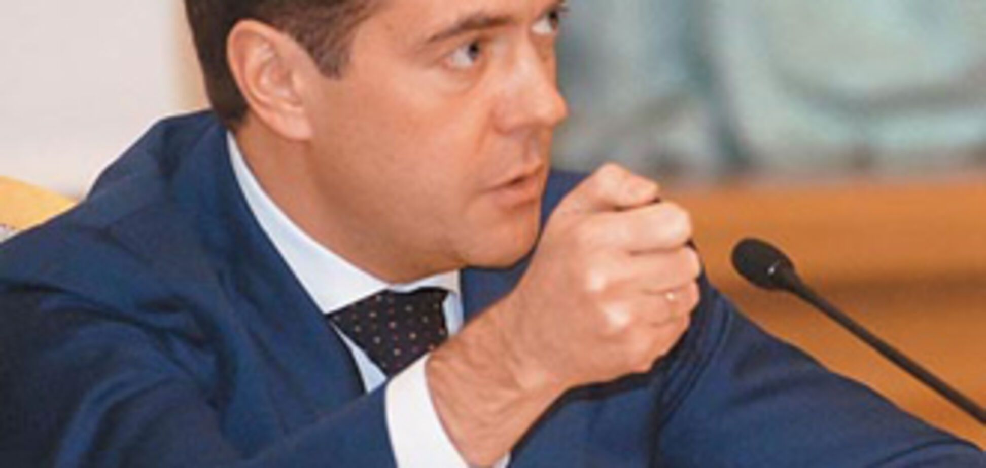 Медведев поручил разведке присматривать за Украиной и НАТО