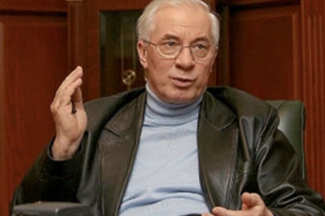 Азаров закриє всі приватні фірми при держустановах