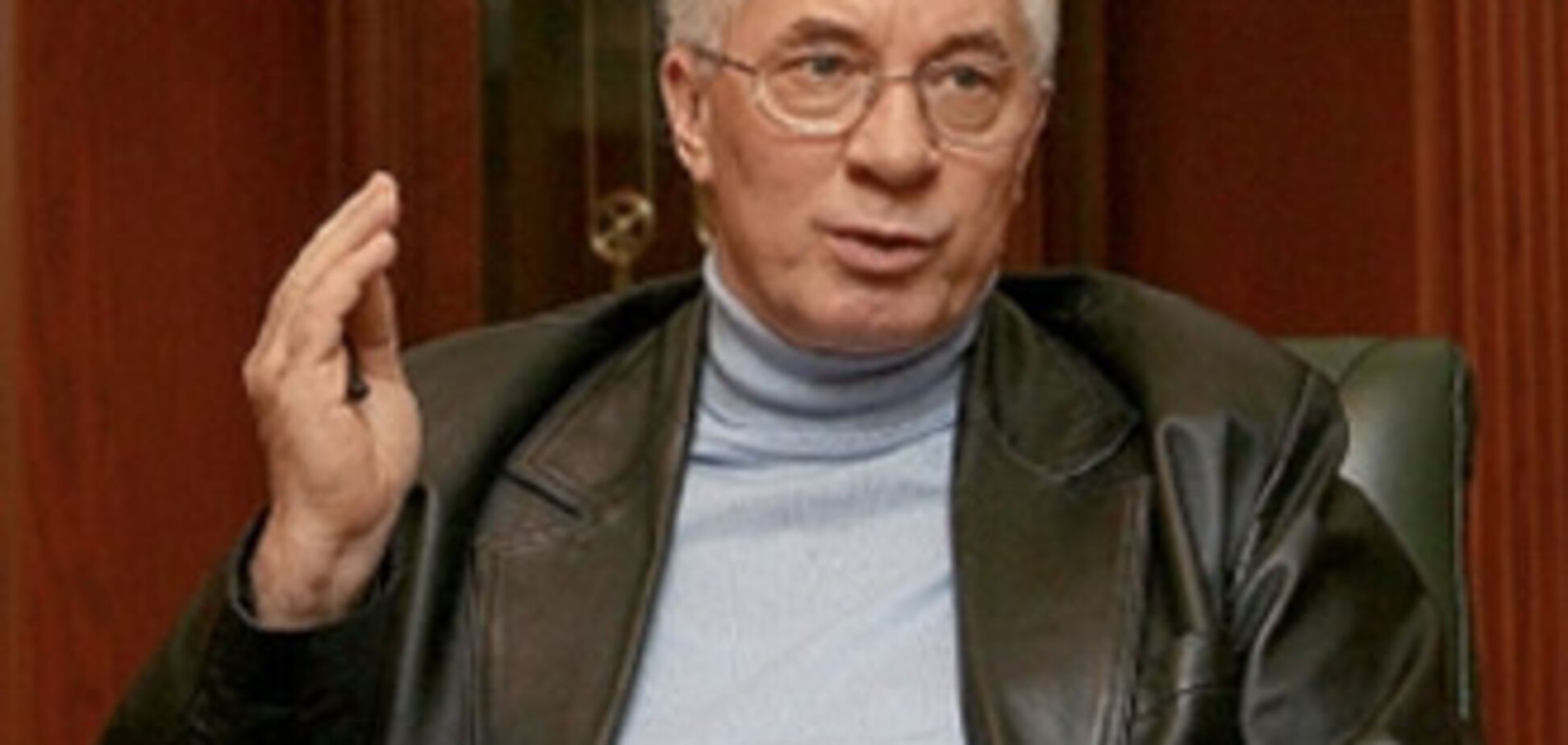 Азаров закриє всі приватні фірми при держустановах