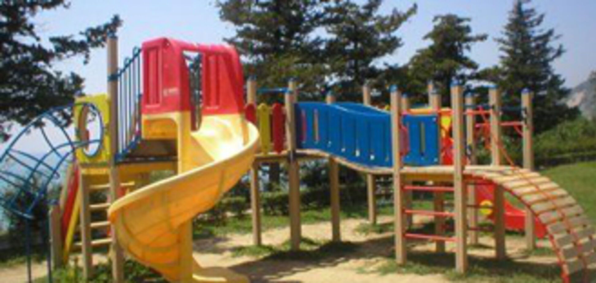 На детской площадке нашли 100 боеприпасов времен ВОВ