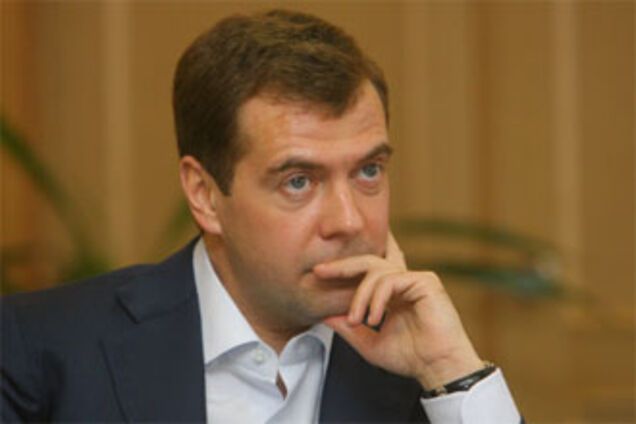 Медведєв вирішив доглянути за Україною і НАТО