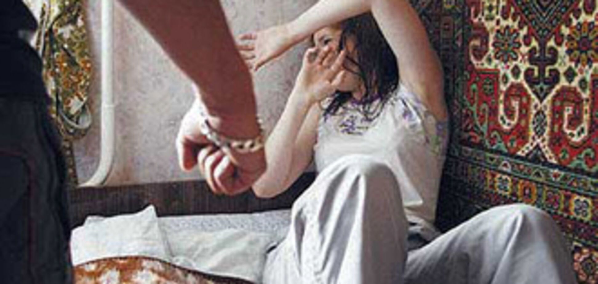 Пьяный россиянин изнасиловал женщину и уснул в шкафу