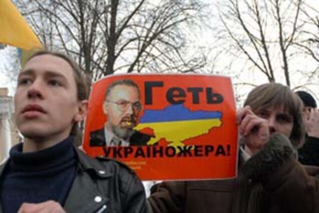 Прикарпатті вимагає звільнити Табачника