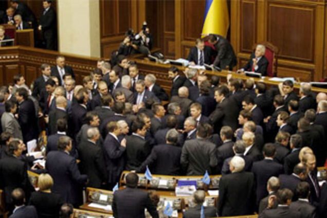 БЮТ заблокировал трибуну Рады, 8 сентября 2010