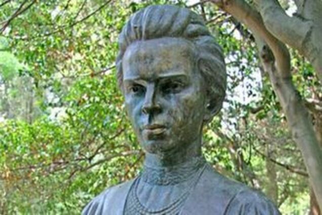 Затримали вандала, поглумився над пам'ятником Лесі Українці