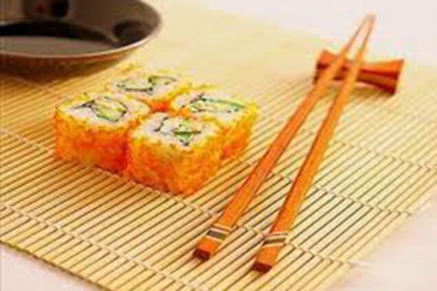 Китайцам запретят есть палочками