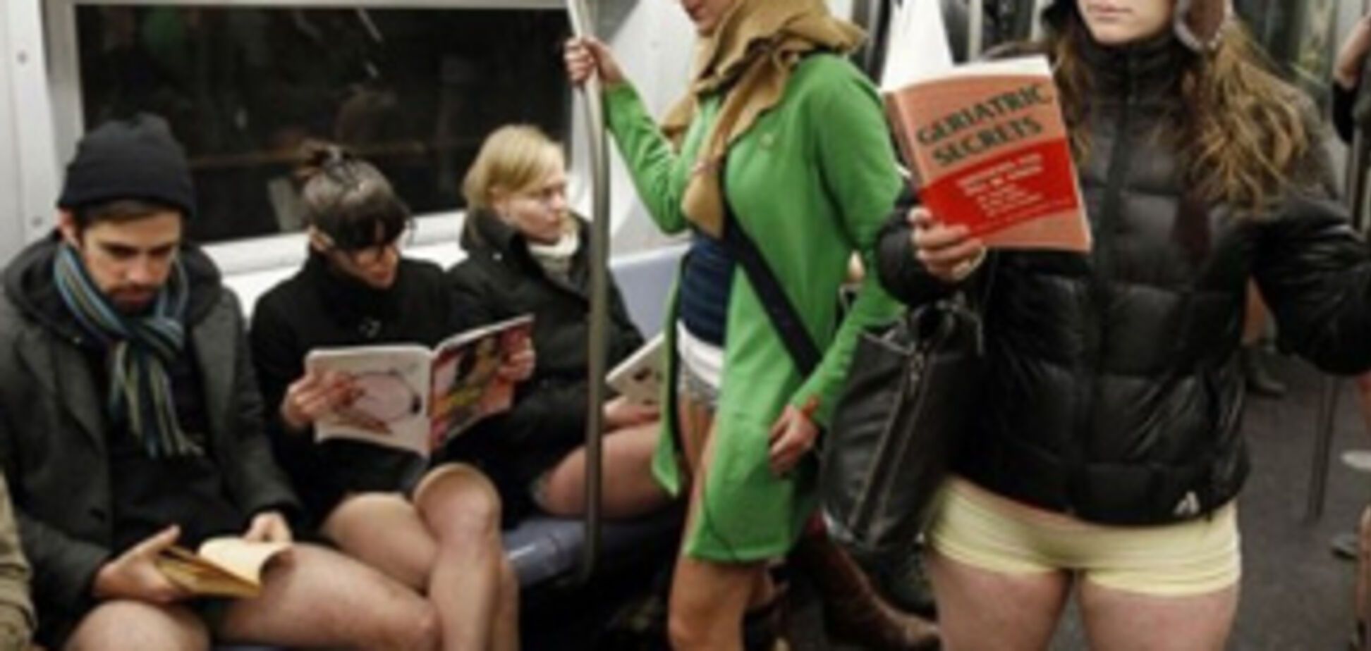 Сотні людей роздягнулися в метро