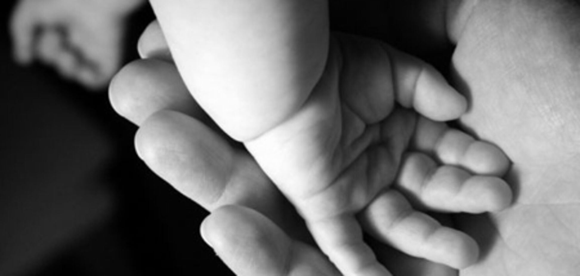 Пьяная акушерка зарезала новорожденного скальпелем