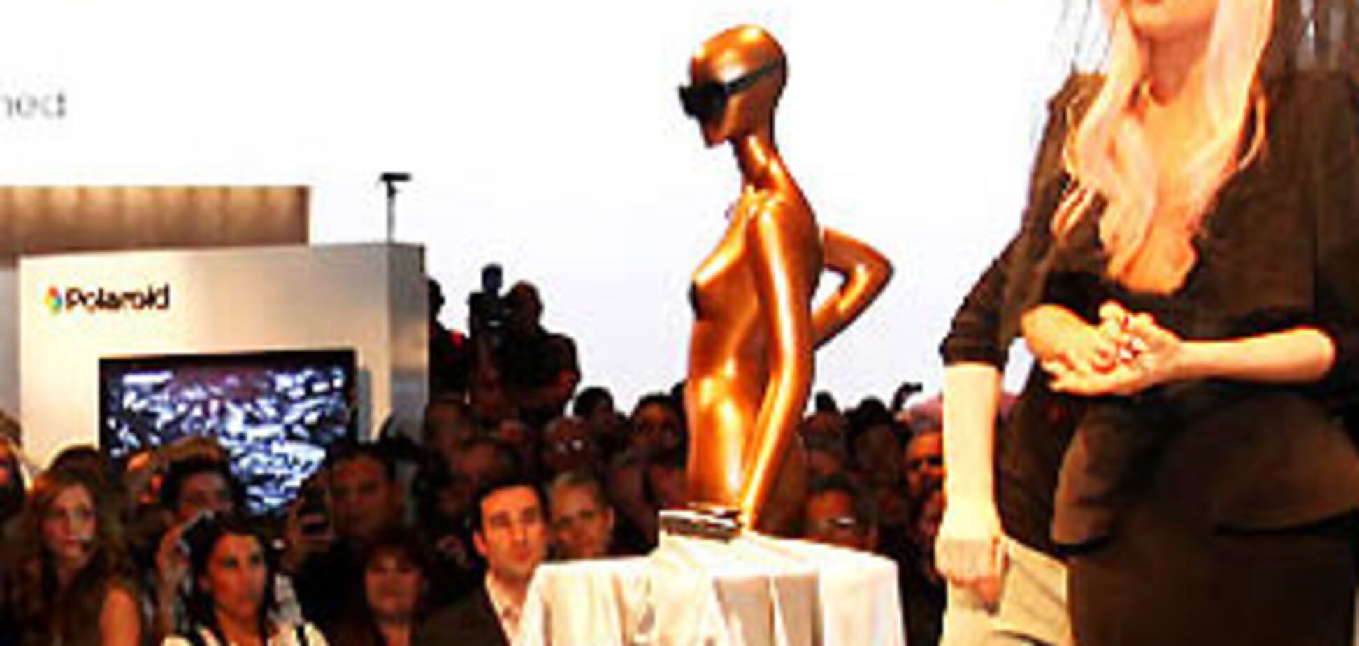 Леди Гага на выставке CES