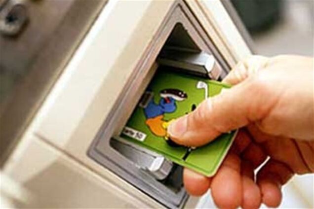 Милиция задержала владельцев фальшивого банкомата в 'Караване'