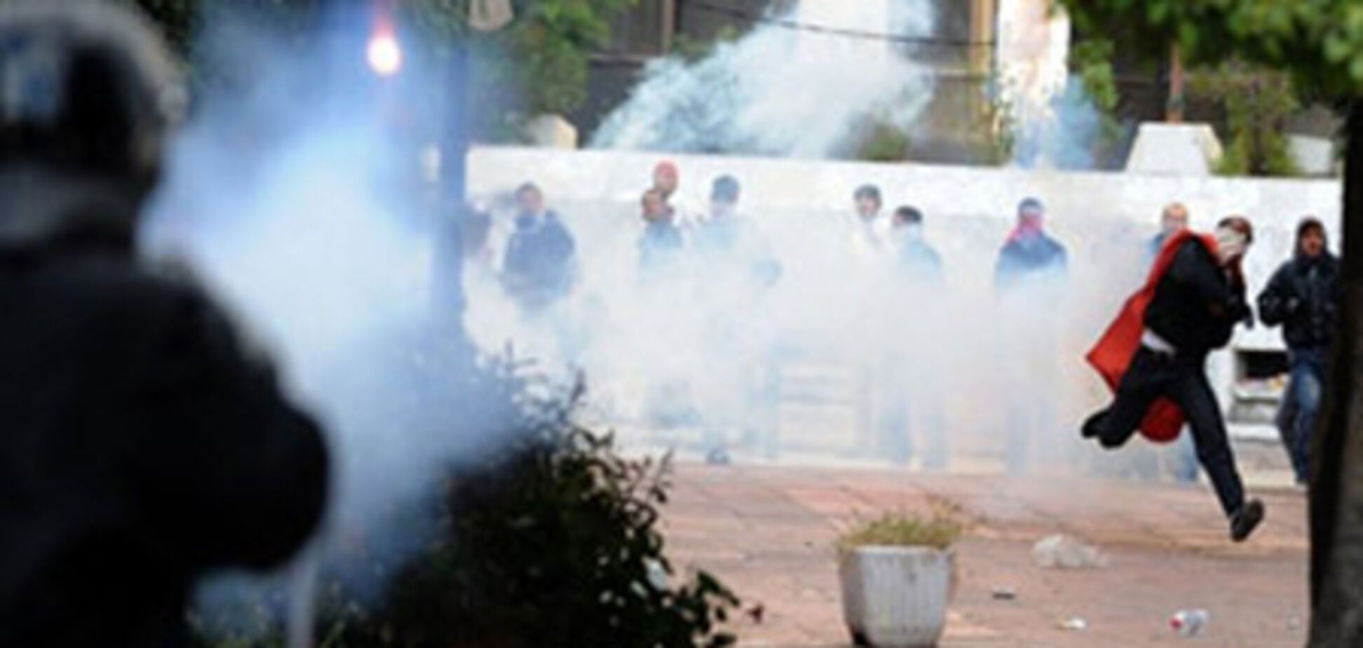 В Тунисе объявили чрезвычайное положение