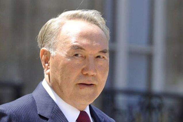 Назарбаеву не нужен референдум о продлении полномочий?