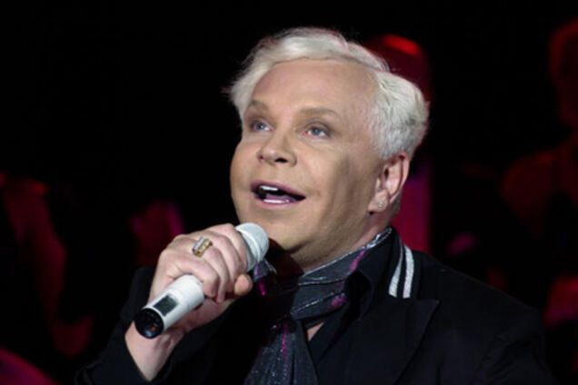 Борис Моисеев начал вставать с постели