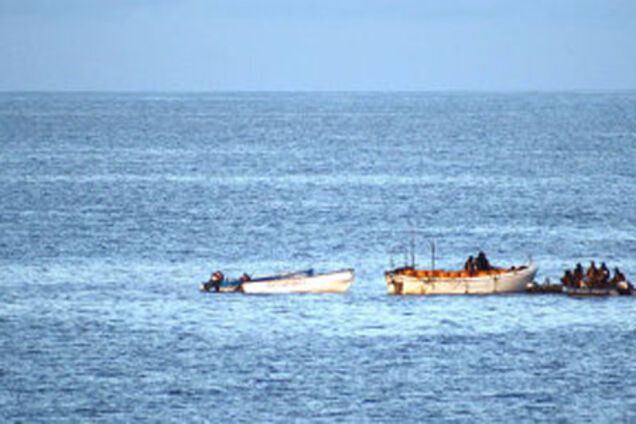 Сомалийские пираты захватили сухогруз с украинцами