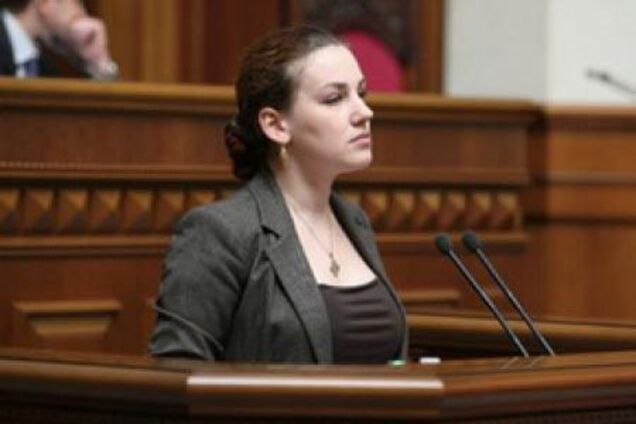 Нардеп: У здачі диппаспортів є політичні мотиви